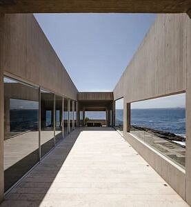Casa Bahia Azul (2014, Los Vilos, Felipe Assadi e Francisca Pulido con Alejandra Araya Fotos) © Fernando Alda