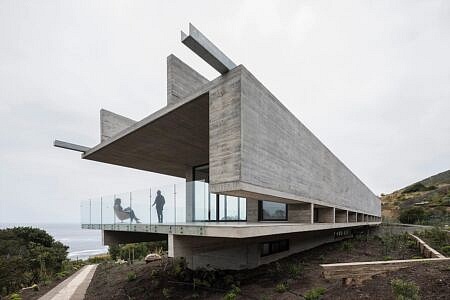 Casa H (2018, Zapallar, Felipe Assadi-Trinidad Schönthaler-Macarena Ávila-Alice Schuck) © Fernando Alda Felipe Assadi